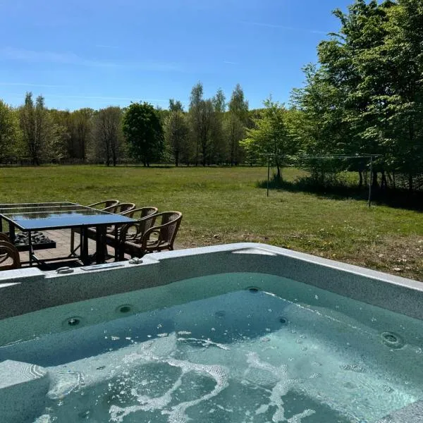 Unieke vakantiewoning met jacuzzi in de natuur, hotel u gradu 'Het Laar'