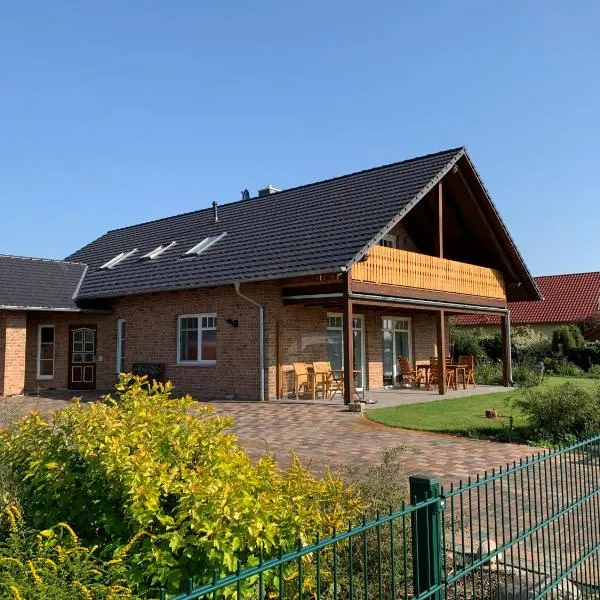 Ferienwohnung am Arendsee mit Balkon Seenähe sehr ruhige Lage, hotel en Arendsee