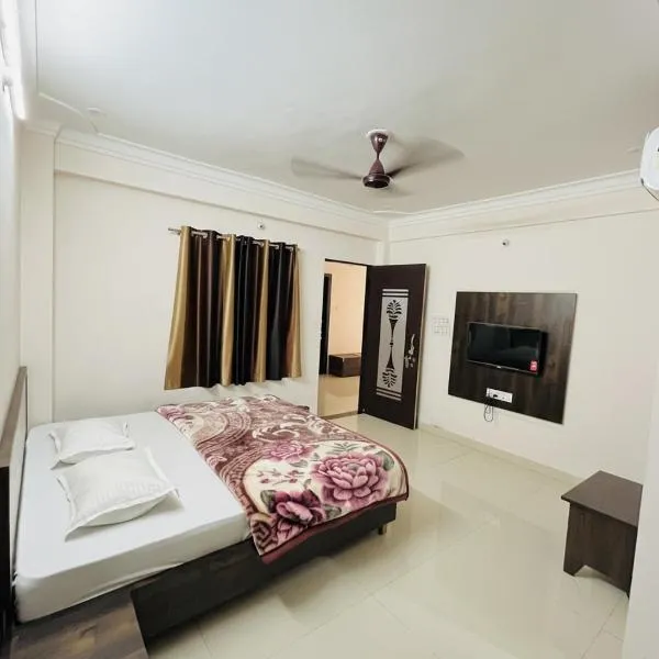 Hotel Chandram 966o9o1oo6 - 400mtr I 7min walking from ShreeNath Ji temple Nathdwara By SK, Hotel in Nāthdwāra