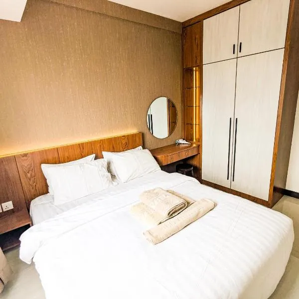 Lovina 33-15 1BR cozy & central at Citra Plaza Nagoya โรงแรมในJodoh