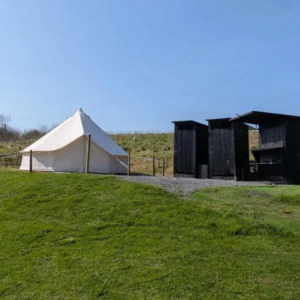 Private Luxury Glamping surrounded by wildlife، فندق في بيمبروكشاير