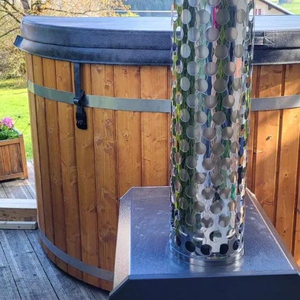 Gîte La Fabrique bain nordique skadi privé & sauna , 7 chambres , tps de chauffe 1h30 โรงแรมในLes Fontenelles