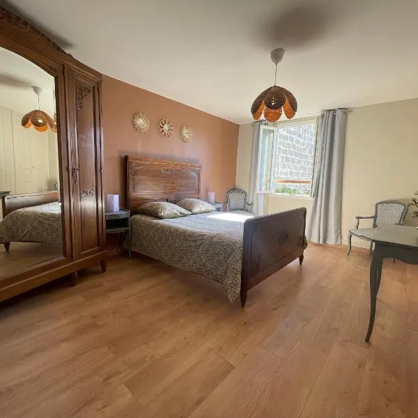 Gite Les Granges, hotel en Beaucroissant