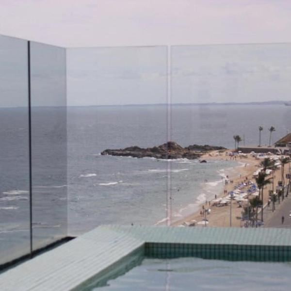 Ap com vista para o mar, próximo ao farol da barra