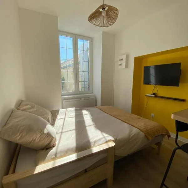 Studio cosy avec jardin privé - Proche de tout !, khách sạn ở Montbard
