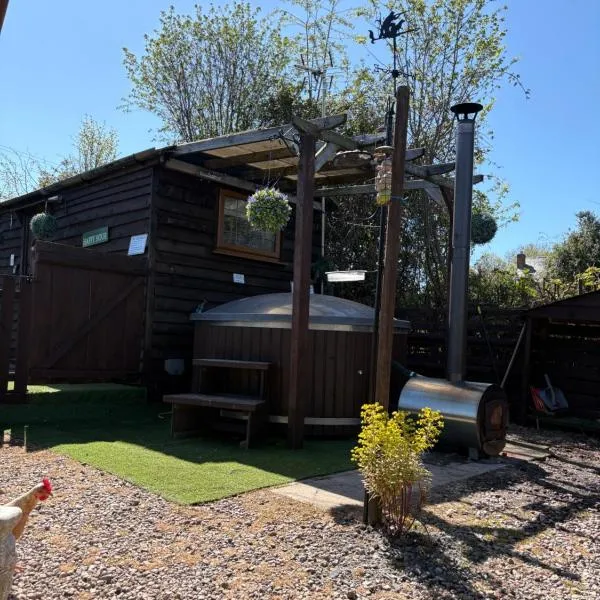 Four seasons Shepard hut with wood fuel hot tub Country retreat wood can be supplied for extra, hotelli kohteessa Hereford