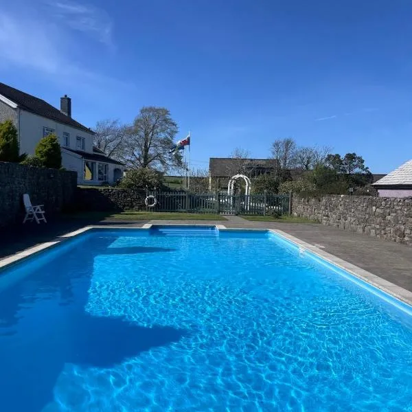 Trenewydd Farm Holiday Cottages, Hotel in Cardigan