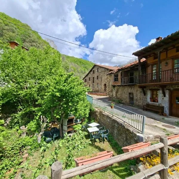 Casa Rural La Torre de Espinama – hotel w mieście Espinama