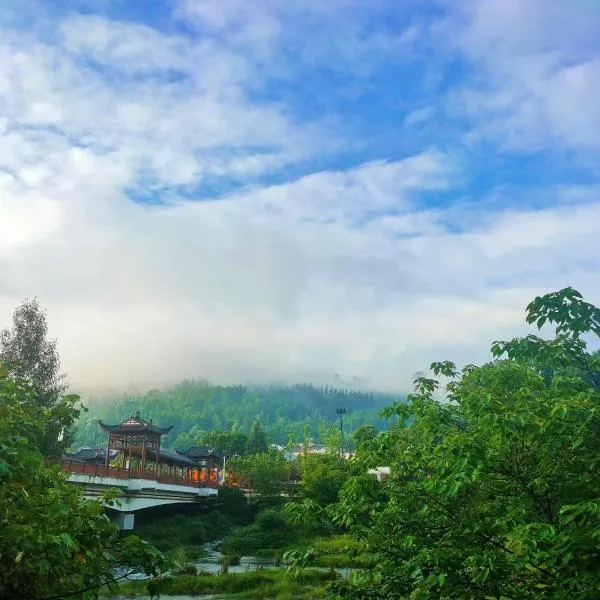 Zhangjiajie National Park Resort - Mtn view&River view&Courtyard view-Free delivery to the East Gate once, self-service washing machine with drying, luggage storage، فندق في تشانغجياجيه