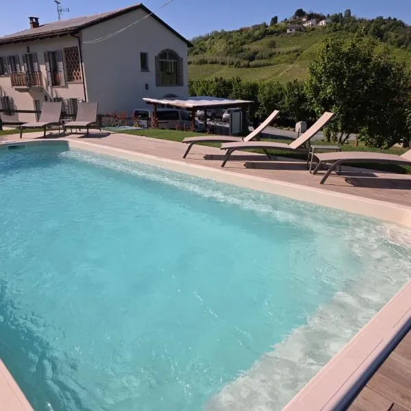 Cà d'Rita Monferrato - Chardonnay idromassaggio e piscina esterni, hotel u gradu Vaglio Serra