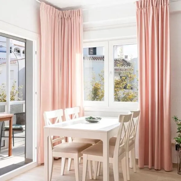 Nerja Torrecilla Beach Apartment, מלון בנרחה
