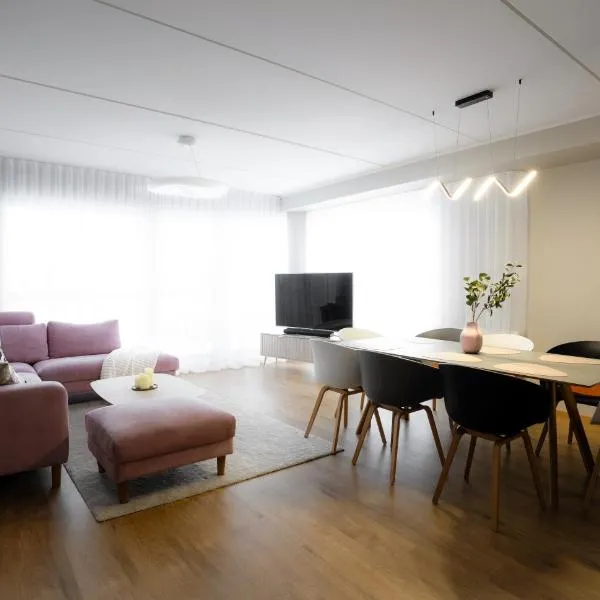 Spacious 2BR in Yacht Club Sauna and Great Views, hotel a Pärnu