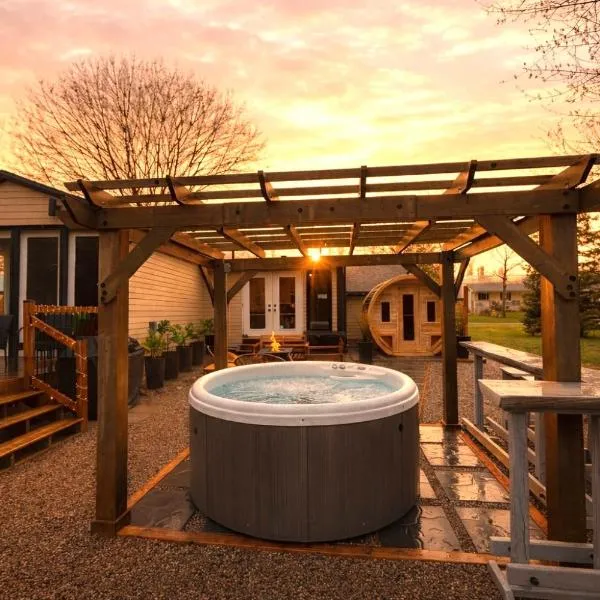 Disconnect From Reality/ River House/Hot Tub/Pet Friendly, hotel en Port Burwell