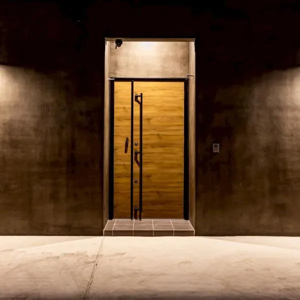 平屋の一戸建て鉄板焼き&サウナ&ジャグジーで過ごす大人の隠れ家 最大12名 Hideaway Teruma, hotel a Uruma