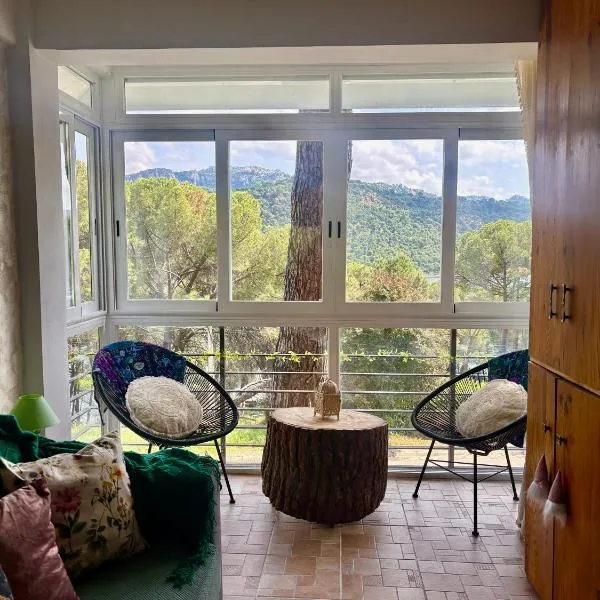 Nibelungos House - Alojamiento artesanal Whimsical frente al Pantano de San Juan - 3 min a pie, hotel din San Martín de Valdeiglesias