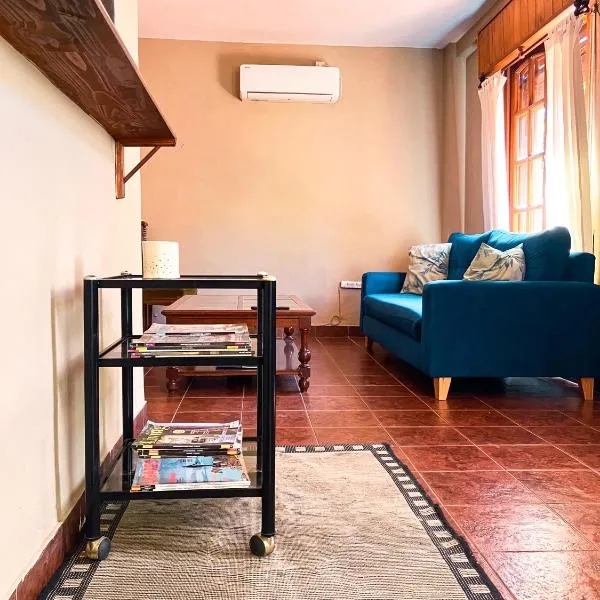 CASA SOL, encantadora y espaciosa casa a dos cuadras de la Laguna, con pileta y parque en Complejo El Solcito, hotel sa Chascomús