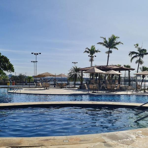 Flat 135 beira lago em Brasília
