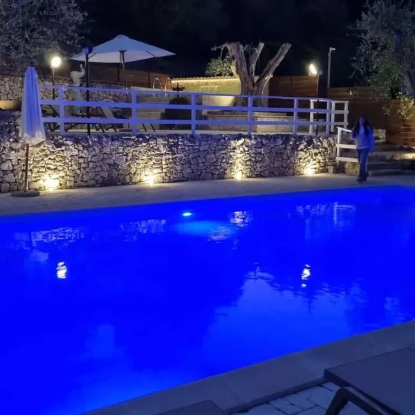 Village Valle D'Oro ApartHotel, hotel a San Menaio