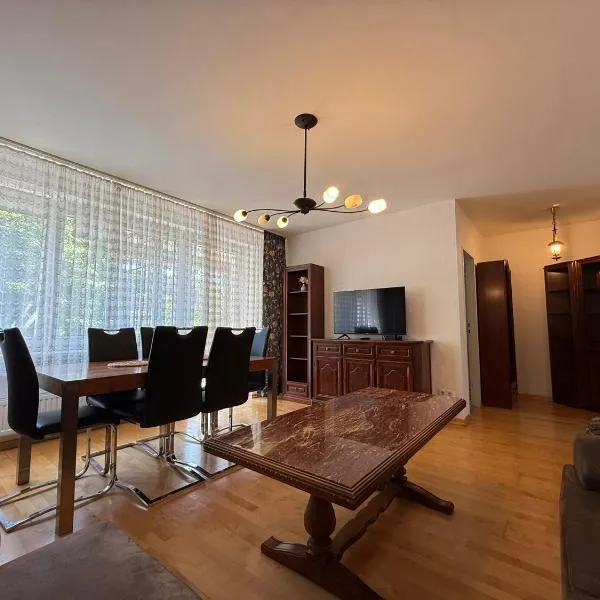 Altmodische 3 Zimmer Wohnung – hotel w mieście Monheim am Rhein