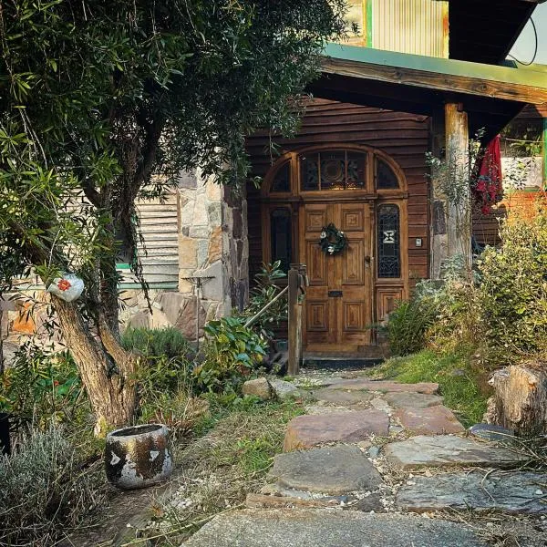 CIRQUE 5 - Two bedroom alpine lodge, hotel di Merrijig