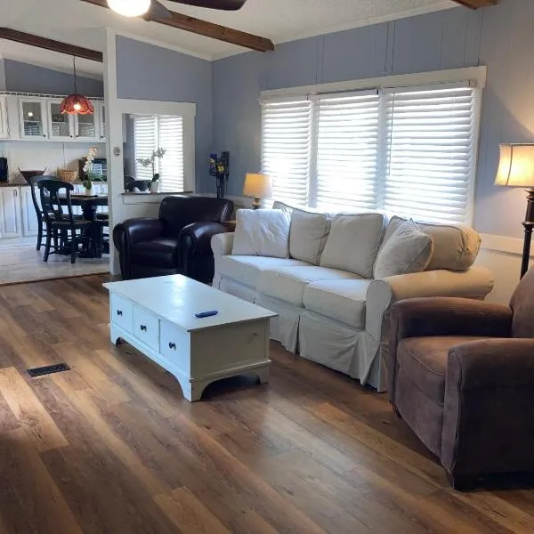 Beaufort SC New Renovation, Close to Parris Island, Historic Downtown, Beautiful Beaches, Sleeps 6, hotel in Beaufort