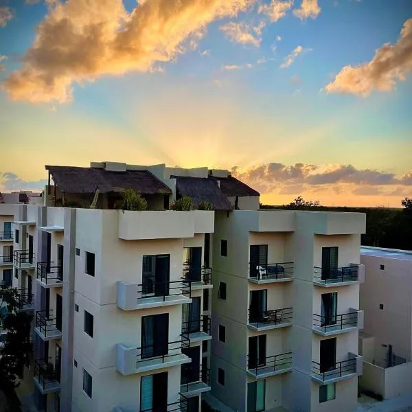 Custom decor-sleeps 6 with 2 pools- Condo near beach-Puerto Morelos Mexico,Casa Yellowstone, hotell sihtkohas Puerto Morelos