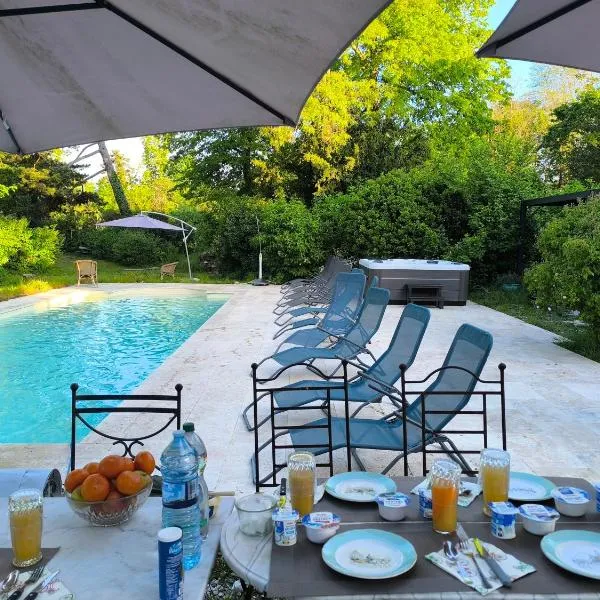 Domaine de Ris, ξενοδοχείο σε Ris-Orangis