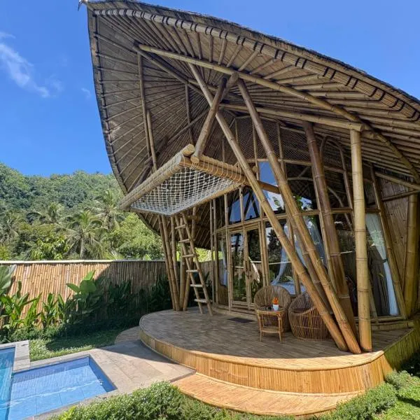 Bamboo Garden Villa Sidemen - Private Pool & Nature View,Selat的飯店