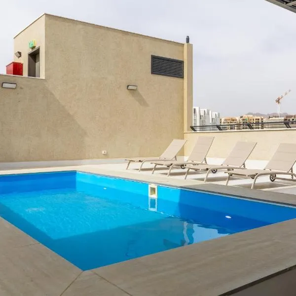 Luxury Family Penthouse with Private Parking & Pool 8 Guests Near Red Sea, hotel a Elat