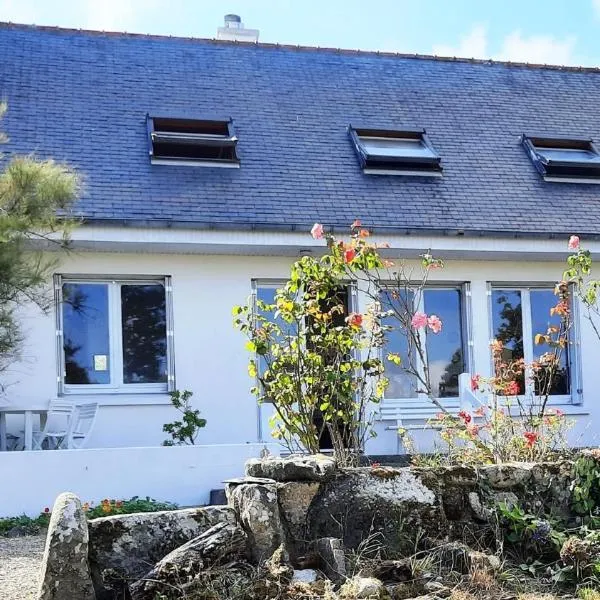 Maison familiale avec jardin arboré, plage à 50 m、オーディエルヌのホテル