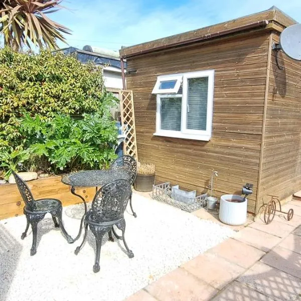 Felpham Garden Chalet, hotelli kohteessa Felpham
