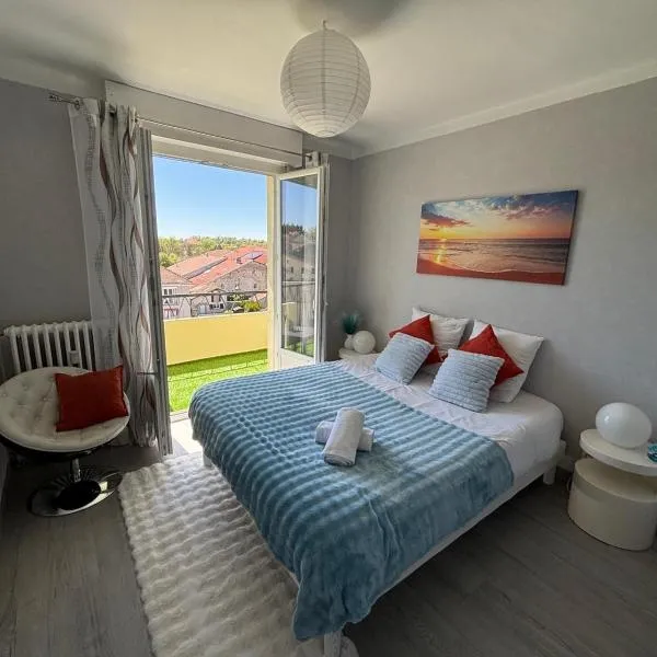 Appartement F4 meublé 75m2 trois chambres avec balcon โรงแรมในวิตแตล