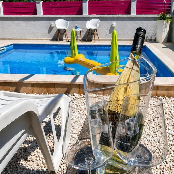 Traum Ferienwohnung mit Pool am Meer, Kroatien, Istrien, Liznjan, Urlaub an der Adria, Hotel in Ližnjan