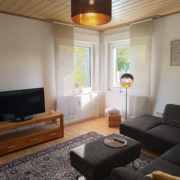 Ferienwohnung am Kurwald, Nähe Kliniken, 88qm, Parkplatz, hotell i Bad Lippspringe