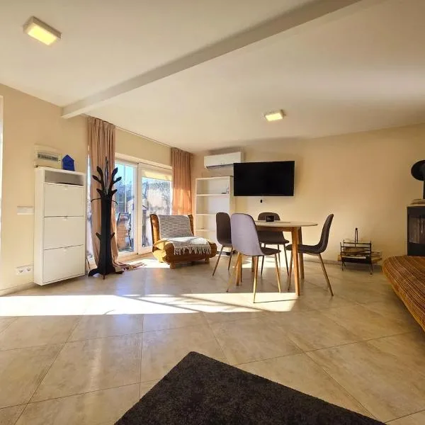 Cosy Hideaway Guest House, хотел в Dovilai