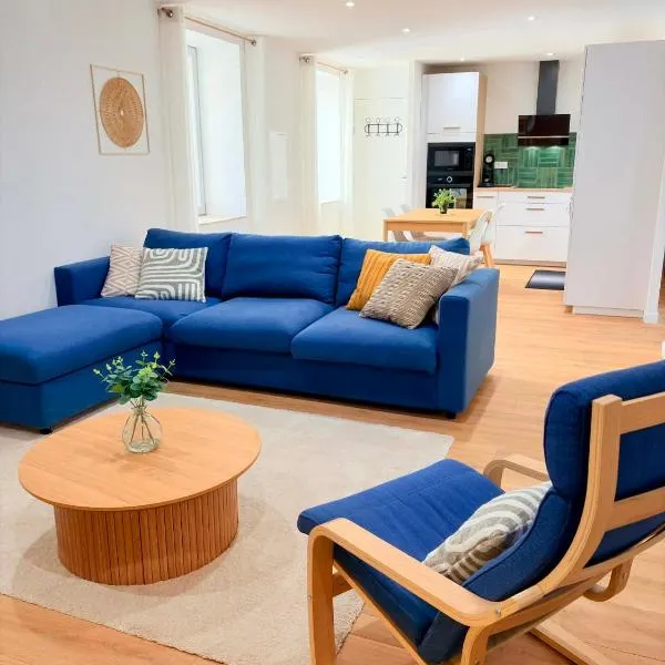 Le salon des voyageurs - Appartement au coeur du Centre Historique de Dole avec Terrasse, hotelli kohteessa Dole