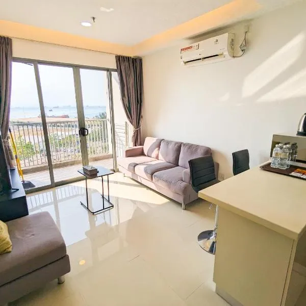 Lovina 9-17 at Harbour Bay Residence(Near Ferry), hótel í Batu Ampar