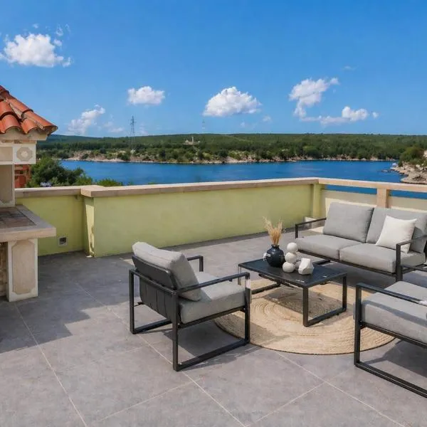 Apartment Nina with Panoramic Sea View, hotelli kohteessa Kruševo