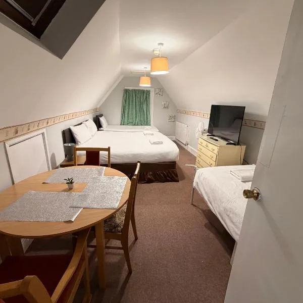 Budget Studio for 4 with Free Parking - 2nd floor, hotel in Gosport