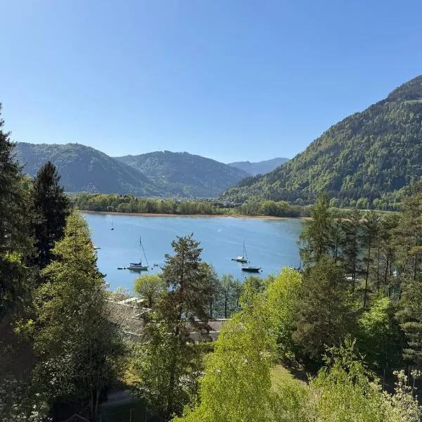 Design Apartment am Ossiacher See mit Seezugang, hotel di Villach