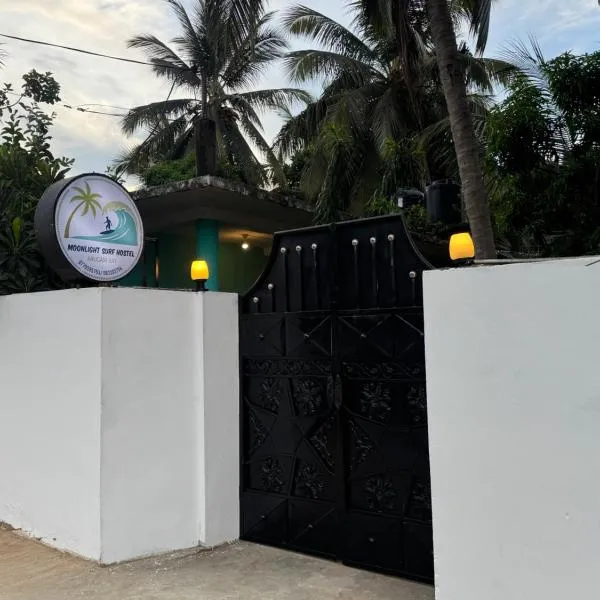 Moonlight surf hostel, hotel u gradu Arugam Bej