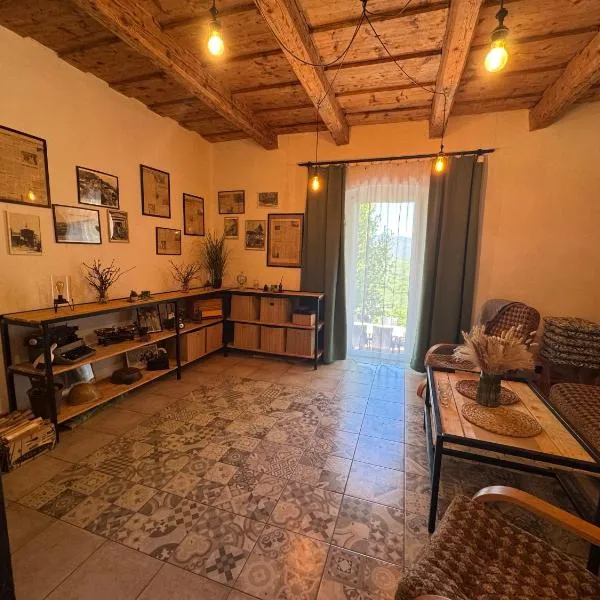 Banícka kuťka s kaďou z banského vozíka, hotel sa Revúca