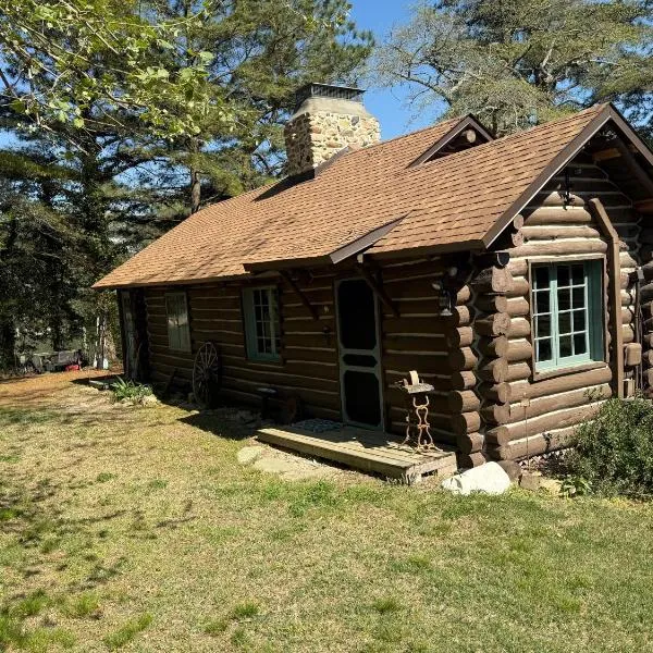 Our Haven Cabin, hotel a East New Market