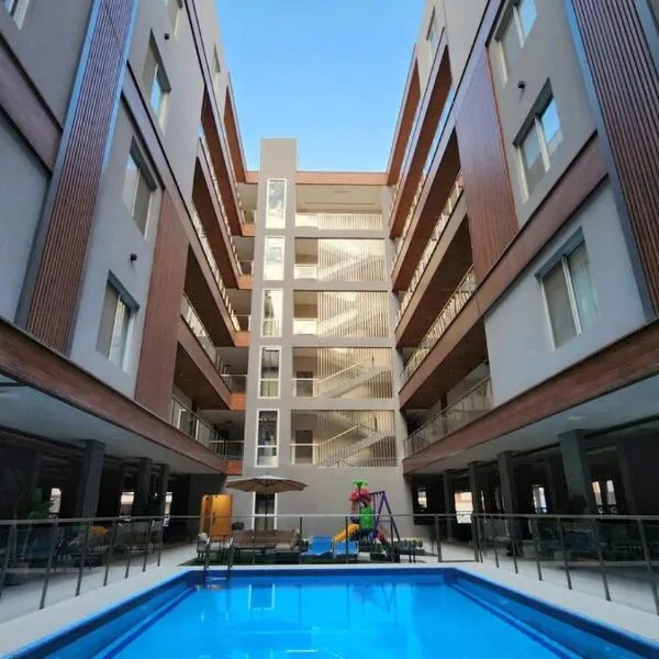 استوديو مميز بمسبح داخلي في قلب الخبر, hotel in Al Khobar