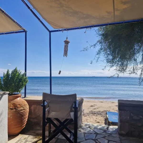 Thalias apartments, hôtel à Kómi