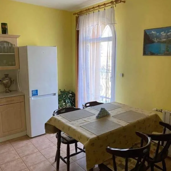 Marika Apartman 2, hotel in Lesencetomaj