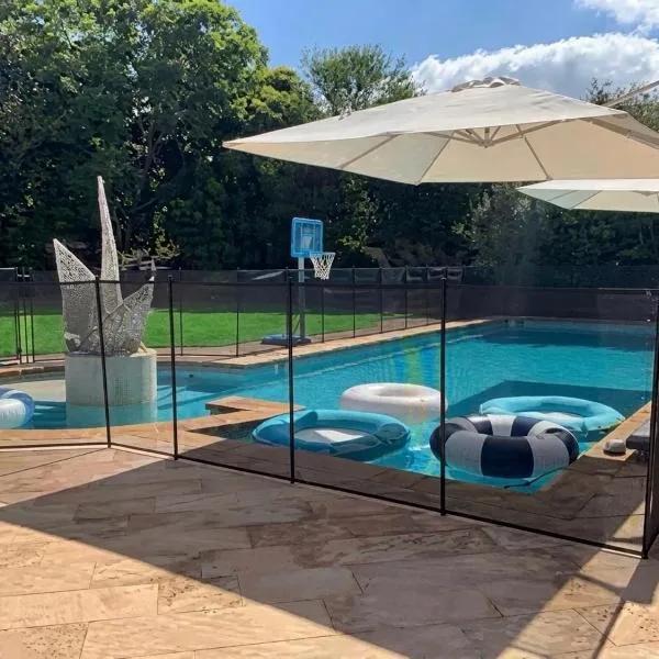 Luxury Villa with Private Pool,Minutes to Beach!, hotel em Caesarea
