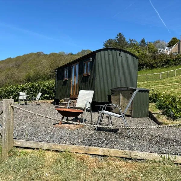 Fullabrook Farm Retreat, The Shepherdess Hut, hotel in West Down