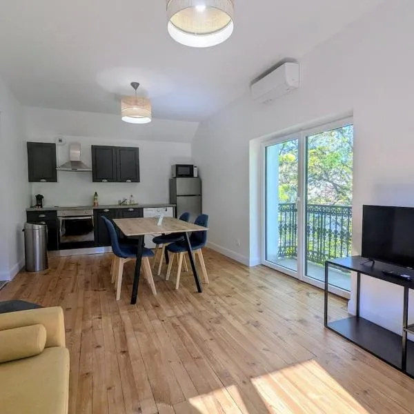 Two-bedroom apartment with air conditioning, hotell i Vichy