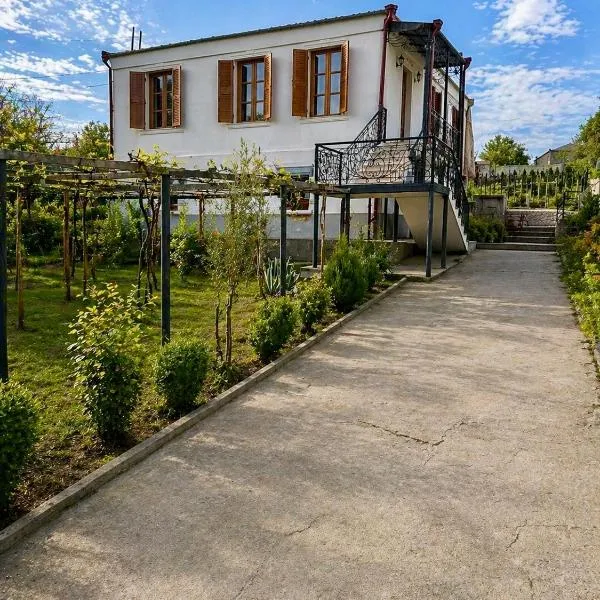 House of Warmth, хотел в Bagdatʼi